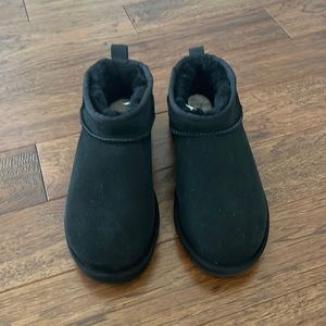UGG BOOT Black Classic Ultra Mini NEVER WORN Brand new